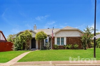 Building Photo - 1253 Essex Dr