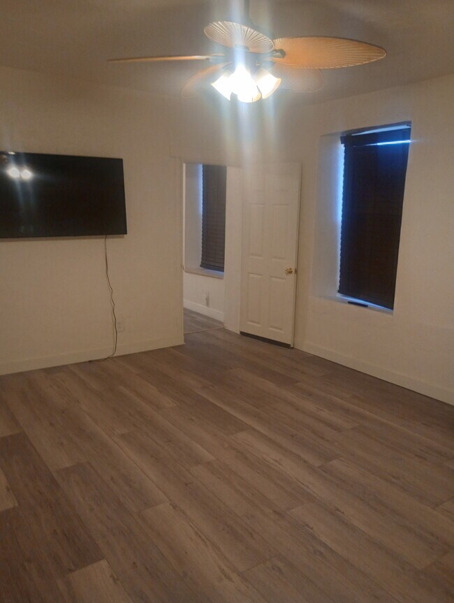 Foto del edificio - 110 N 300 E