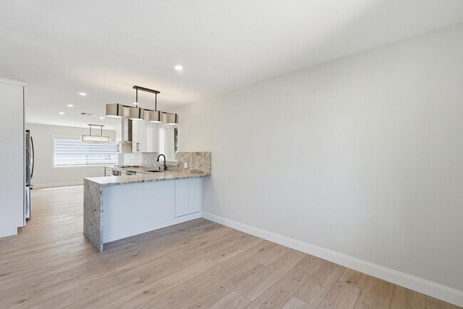 Foto del edificio - 6819 E Paradise Pkwy