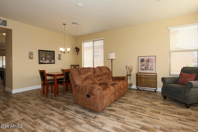 Building Photo - 2056 E Riviera Dr