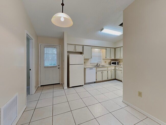 Foto del edificio - 32716 Blossom Ln