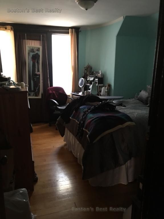 Building Photo - 32 Chester St