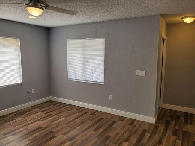 Building Photo - 3/2 Duplex in Bradenton