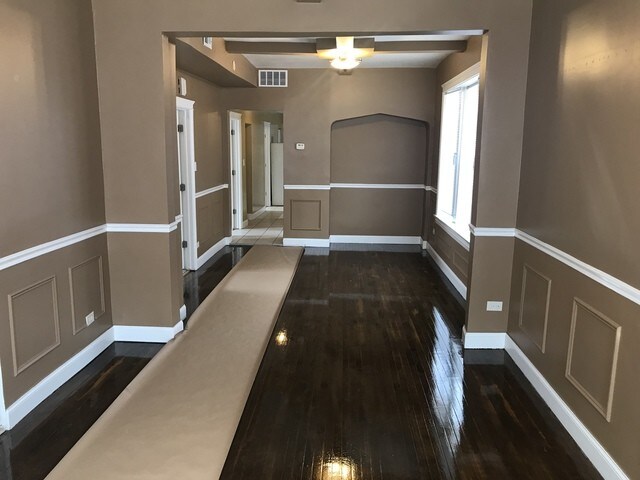 Building Photo - 1220 W 52nd St