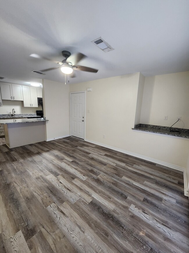 Building Photo - 4780 Pontchartrain Dr