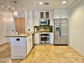 Building Photo - 7141 E Rancho Vista Dr