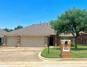 Building Photo - 14445 Timberdale Dr