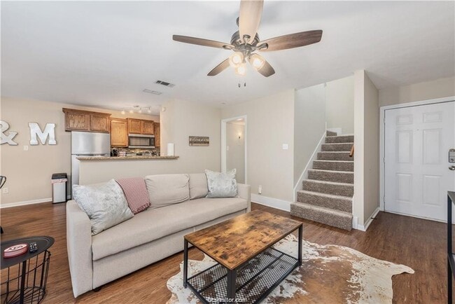 Building Photo - 1217 Oney Hervey Dr