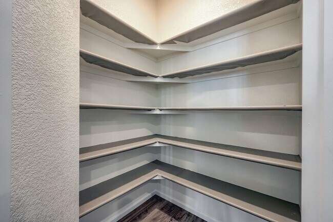 Foto del edificio - 27210 E Maple Ave