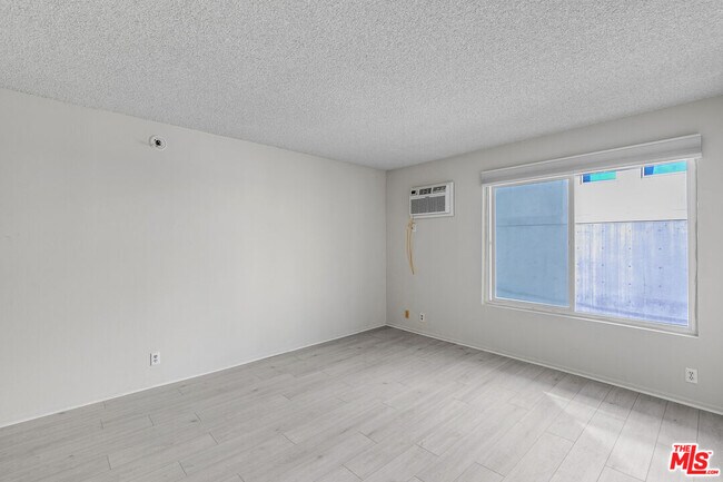 Foto del edificio - 1811 Parnell Ave