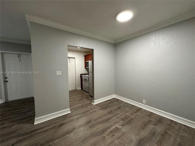 Building Photo - 1400 NE 56th St