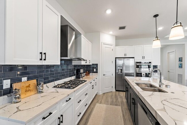 Building Photo - 15883 Key Biscayne Ln