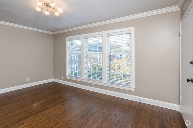 2BR, 1BA - 880 SF - Living Room - Avenue Willows 2 bed-1 bath with W/D inclu...