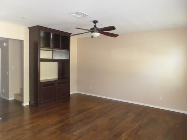 Building Photo - Gorgeous Harveston Townhome