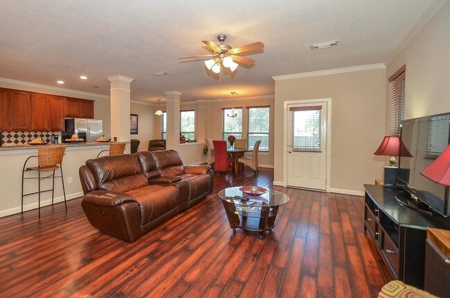 Foto del edificio - 5343 Summit Hollow Dr