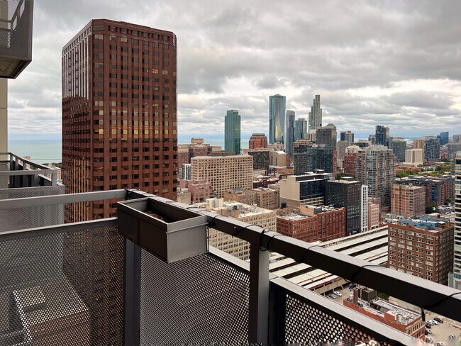 Building Photo - 235 W Van Buren St