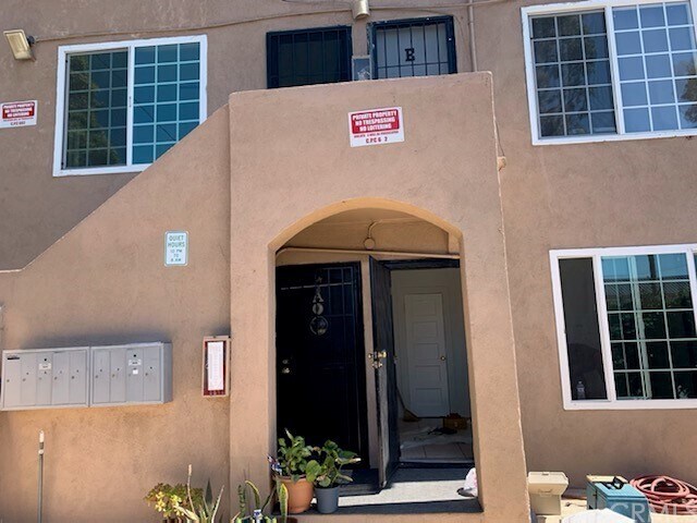 Foto principal - 1066 W 1st St
