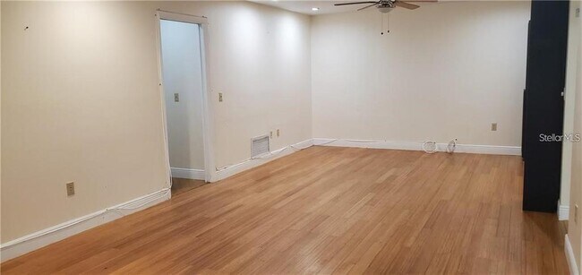 Foto del edificio - 637 Peachwood Dr
