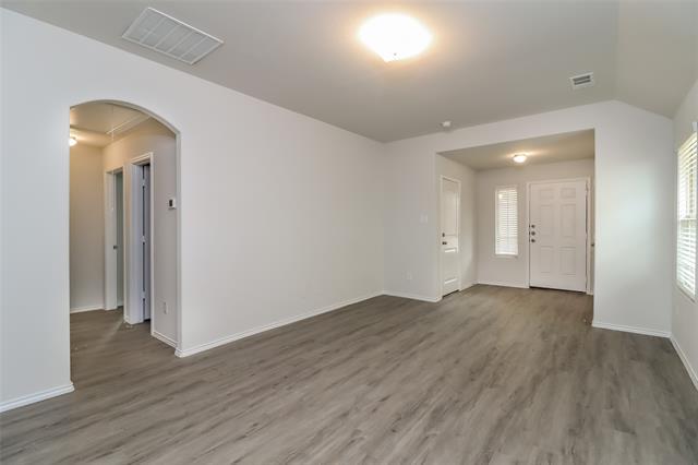 Foto del edificio - 7405 Skylight Dr