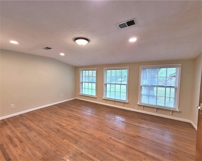 Foto del edificio - 503 Riveredge Dr