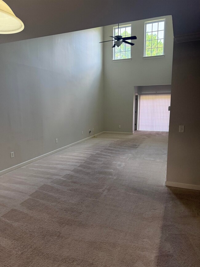 Building Photo - 1066 Fairway Ln