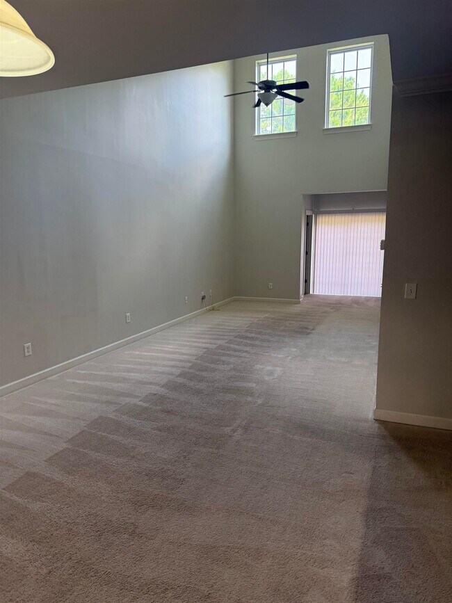 Foto del edificio - 1066 Fairway Ln