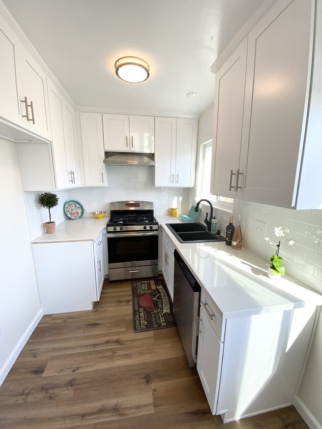 Kitchen - 1036 N Normandie Ave