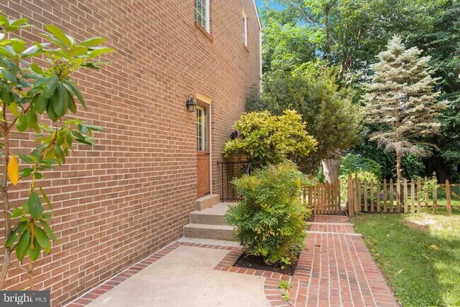 Foto del edificio - 1250 Pine Hill Rd