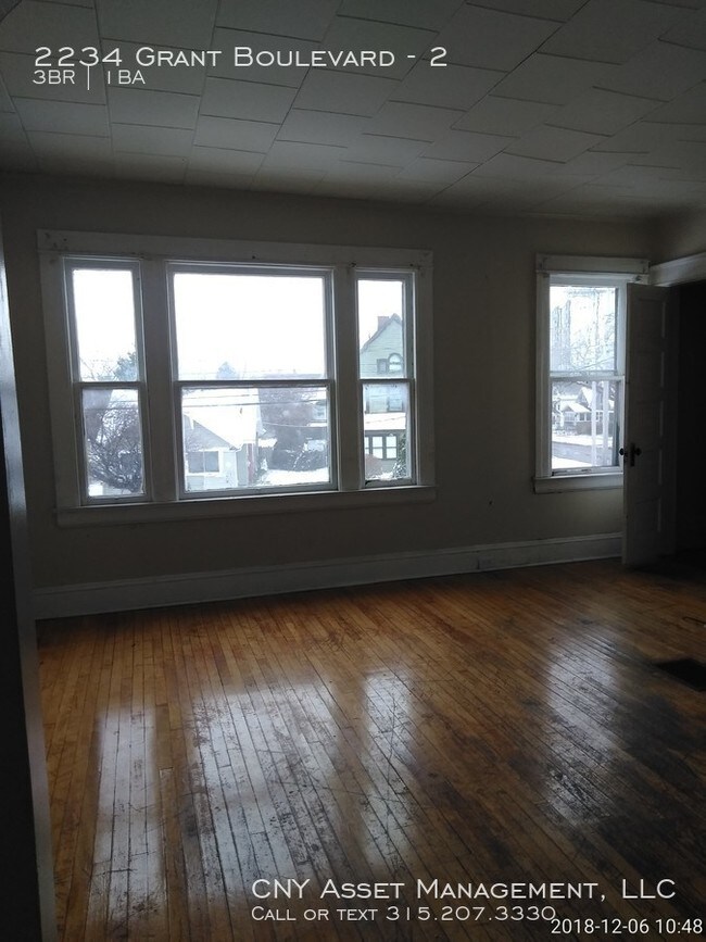 Foto del edificio - 2234 Grant Boulevard  3 bedrooms