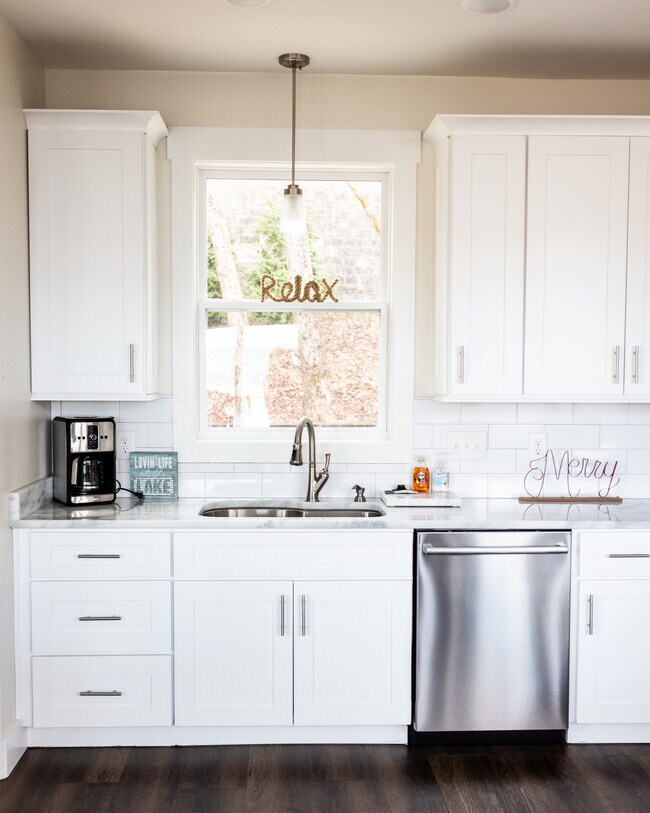 Foto del edificio - 210 Gail Dr