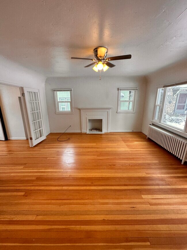 Foto del edificio - 2445 Custer Ave