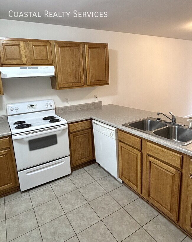 Building Photo - 1807 Treeline Ct