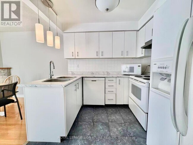 Building Photo - 7 Farnham Dr