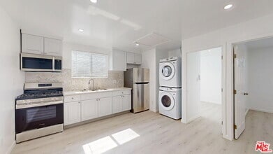 Building Photo - 10550 Collett Ave