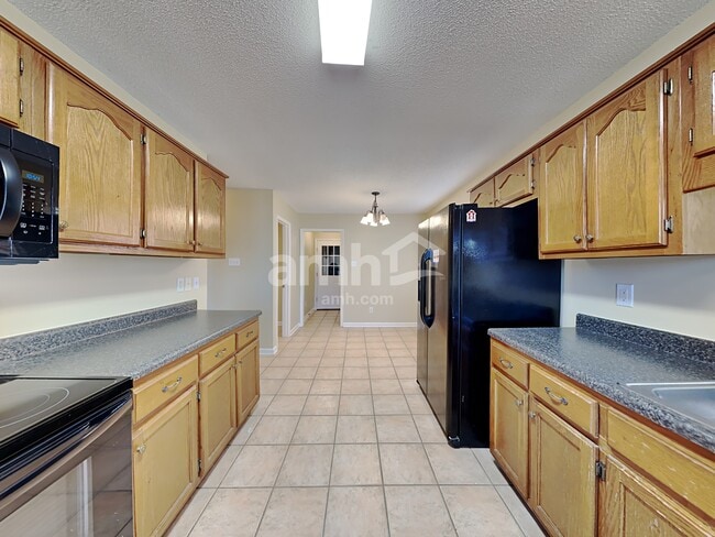 Building Photo - 1400 Pendulum Dr N