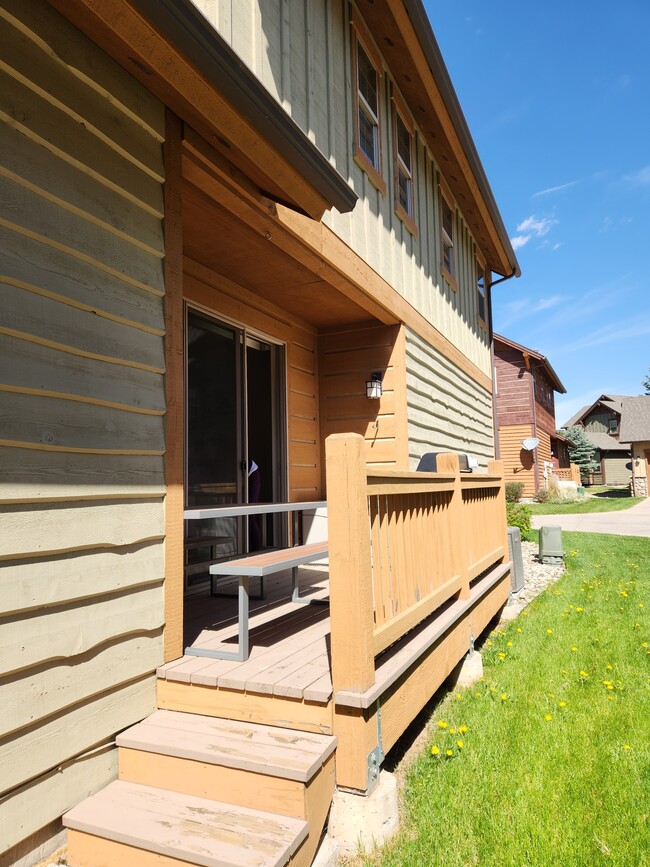 Building Photo - 150 Lakota Dr
