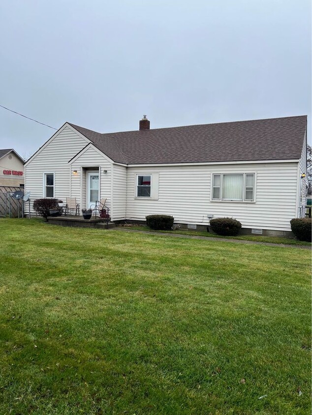 Primary Photo - 1203 E Bristol Rd