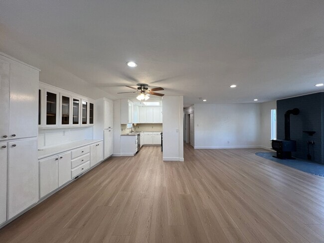 Building Photo - Beautiful Updated 4 Bedroom with Large Yard!