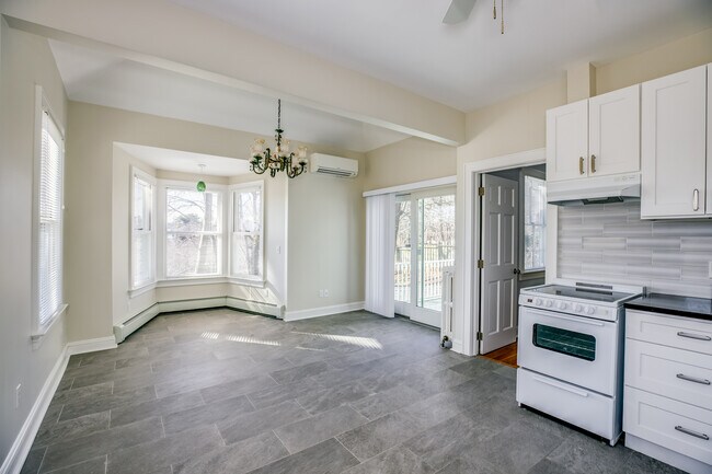 Porcelain floors, great view of the preserve and nice light - 863 Main St