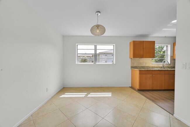 Building Photo - 2 Lake Vista Trail