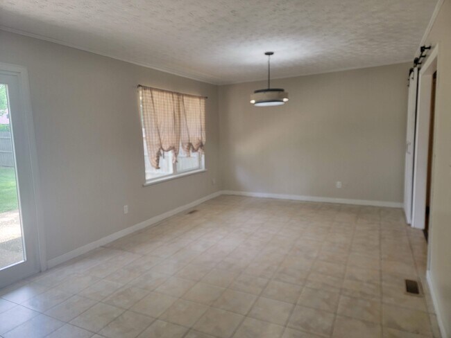 Foto del edificio - 1583 Roxbury Dr