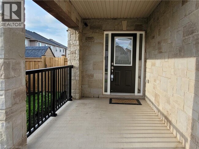 Building Photo - 9 Zinfandel Dr