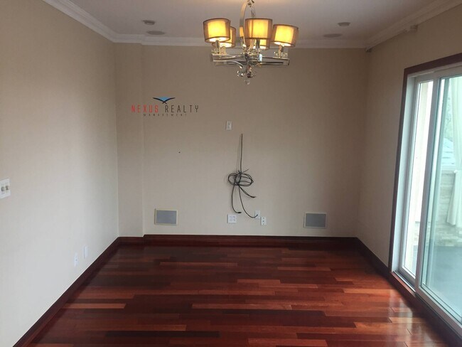 Foto del edificio - 19-22-22 21st Rd