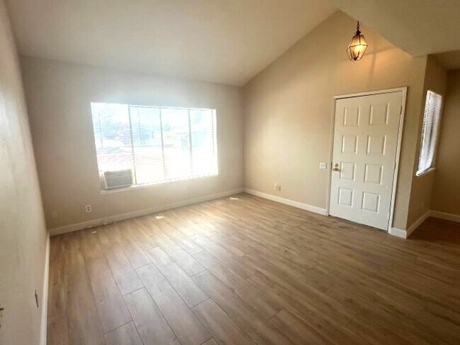 Foto del edificio - Warm Springs 3 bedroom Condo now available...