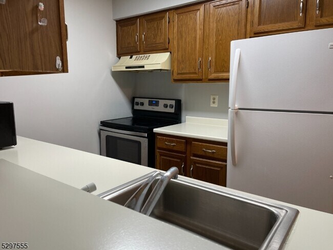 Foto del edificio - 4805 Ravens Crest Dr