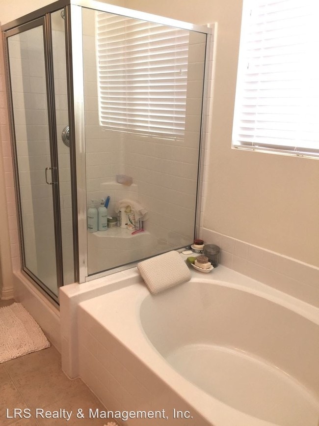 Building Photo - 3 br, 2 bath House - 6010 Sapphire Peak Dr.