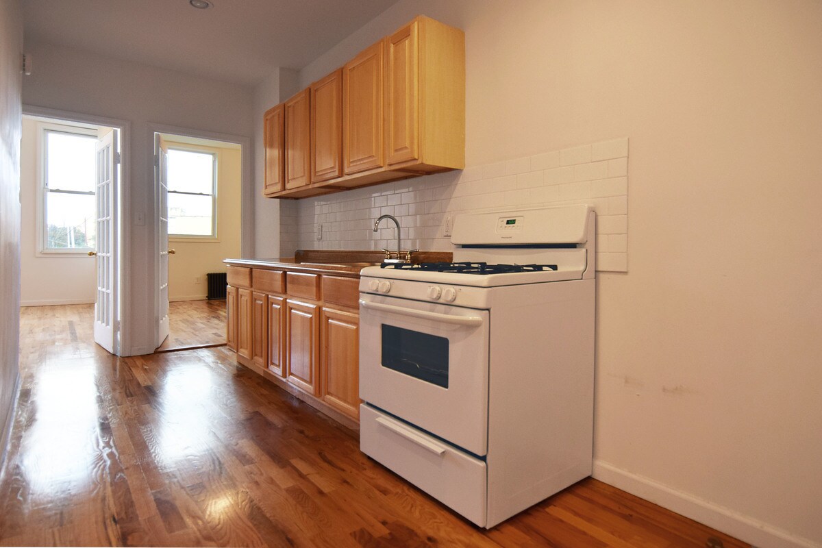 Foto del edificio - 19-17 Greene Ave