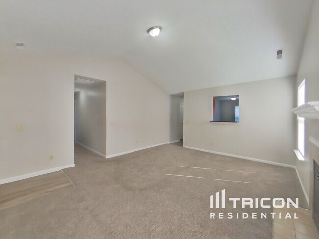 Building Photo - 625 Eastpointe Dr