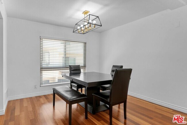 Foto del edificio - 5255 Coldwater Canyon Ave
