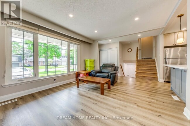 Building Photo - 69 Culham St